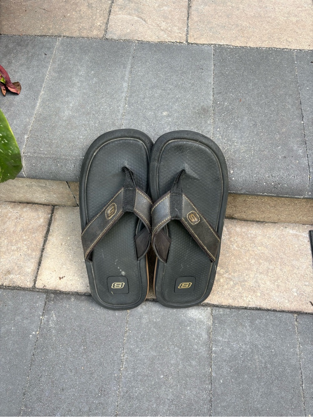 Sketchers flip flops size 12